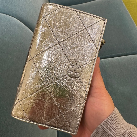 NWT! Tory Burch TB Willa Metallic Medium Wallet 171597 In Silver Women's Wallet - Picture 1 of 9